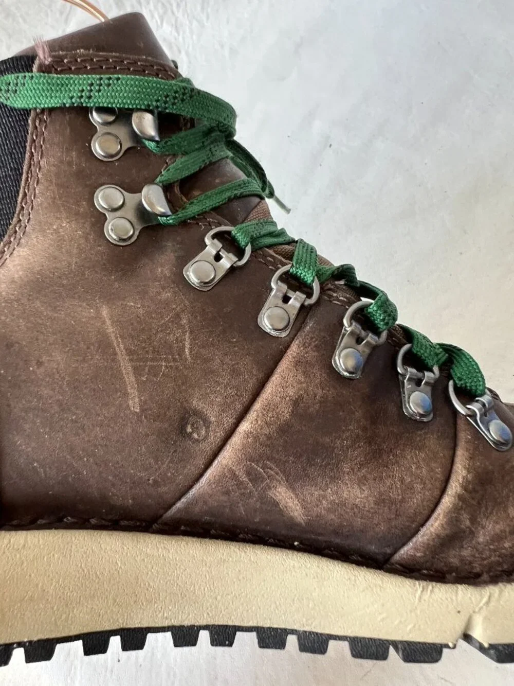 Danner boots Vertigo 917 Java Brown leather mens 9.5 lace up Vibram soles green